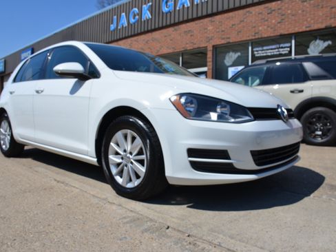 Used 2016 Volkswagen Golf S image 1