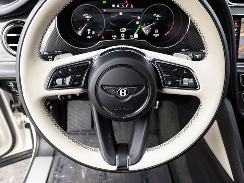 Used 2023 Bentley Bentayga Extended Wheelbase image 36