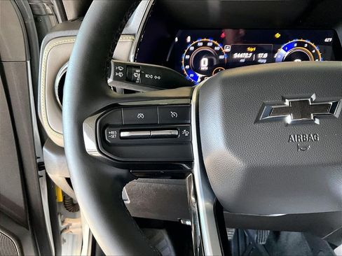 Used 2023 Chevrolet Colorado ZR2 w/ ZR2 Convenience Package III AWD/4WD image 23