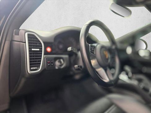 Used 2021 Porsche Cayenne Coupe image 8