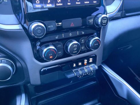 Used 2022 RAM 1500 Big Horn AWD/4WD image 34