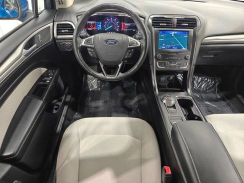 Used 2019 Ford Fusion SE w/ Equipment Group 151A FWD image 4