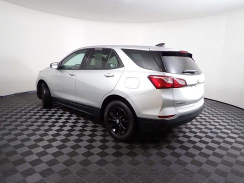 Used 2019 Chevrolet Equinox LS w/ LS Convenience Package image 9