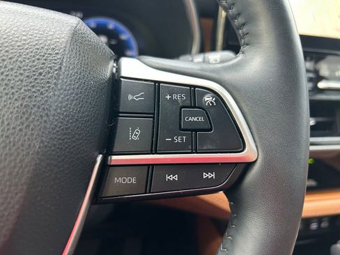Used 2023 Toyota Highlander Platinum FWD image 21