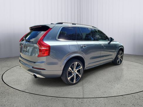 Used 2018 Volvo XC90 T5 Momentum w/ Convenience Package FWD image 4