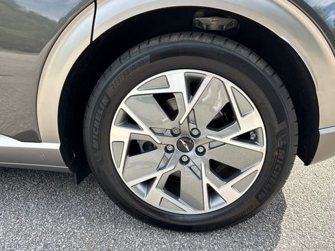 Used 2025 Genesis GV60 RWD image 20