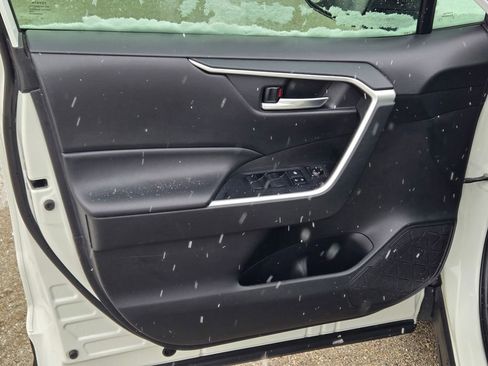 Used 2020 Toyota RAV4 XLE w/ Convenience Package image 26