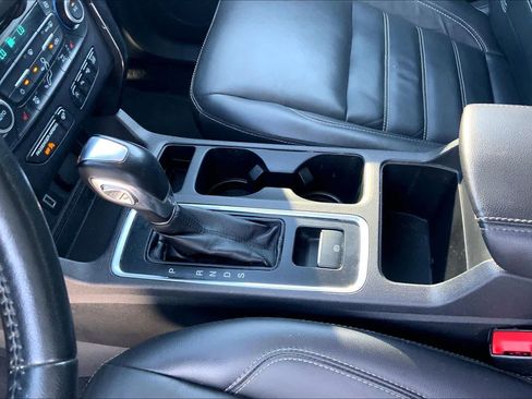 Used 2019 Ford Escape Titanium FWD image 17