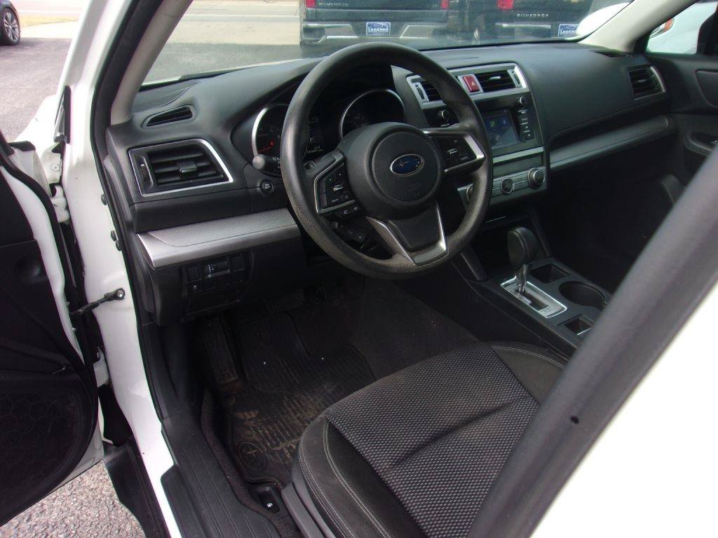 Used 2018 Subaru Outback 2.5i AWD/4WD image 11