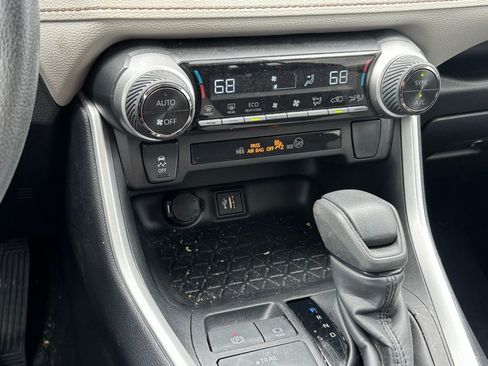 Used 2025 Toyota RAV4 XLE w/ Convenience Package image 11