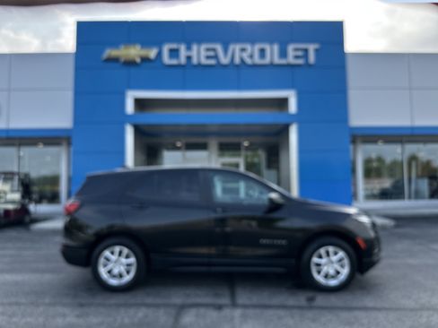 Certified 2023 Chevrolet Equinox LS w/ LS Convenience Package AWD/4WD image 1