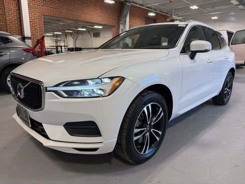Used 2020 Volvo XC60 T6 Momentum w/ Protection Package image 3