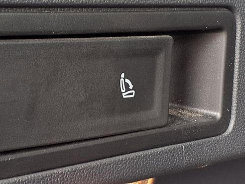 Used 2021 Volkswagen Tiguan S image 24