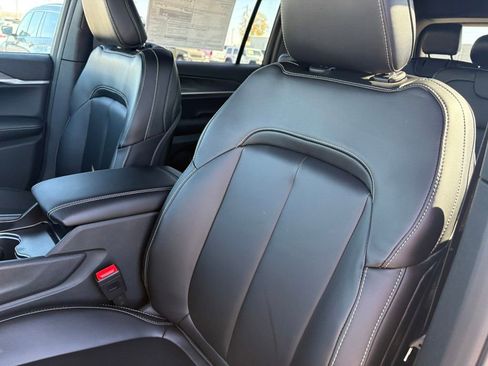 New 2025 Jeep Grand Cherokee L Limited w/ MOPAR Finishing Package AWD/4WD image 10