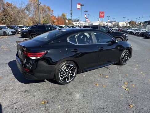 New 2025 Nissan Sentra SR w/ SR Premium Package FWD image 8