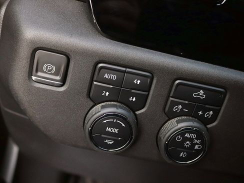 Used 2023 Chevrolet Silverado 1500 LT Trail Boss image 27