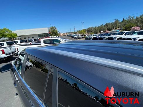 Used 2023 Toyota Highlander XLE AWD/4WD image 27