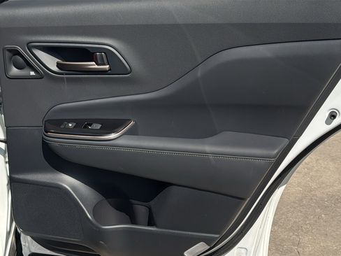 Used 2025 Toyota Crown Platinum image 27