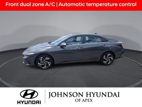 Used 2025 Hyundai Elantra Limited FWD image 4