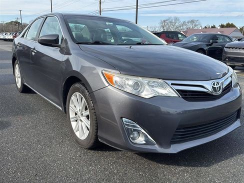 Used 2013 Toyota Camry XLE w/ Leather Pkg image 23