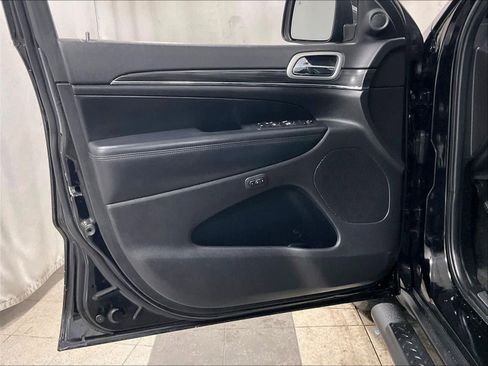 Used 2022 Jeep Grand Cherokee Limited image 9