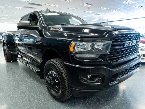 Used 2022 RAM 3500 Big Horn w/ Night Edition AWD/4WD image 3