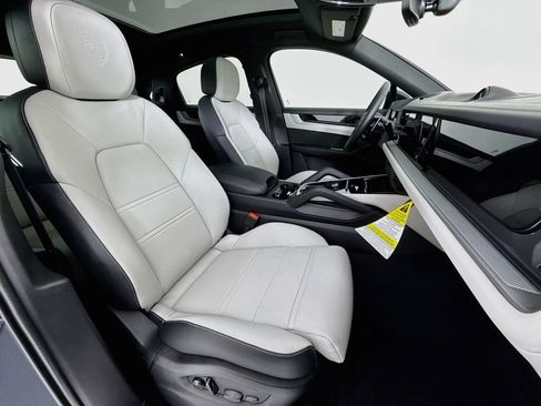 New 2026 Porsche Cayenne Coupe AWD/4WD image 30