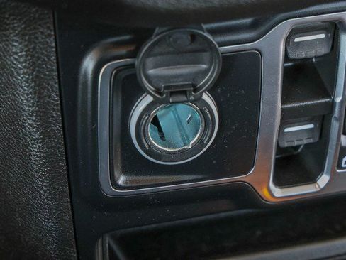 Used 2024 Jeep Gladiator Sport AWD/4WD image 18