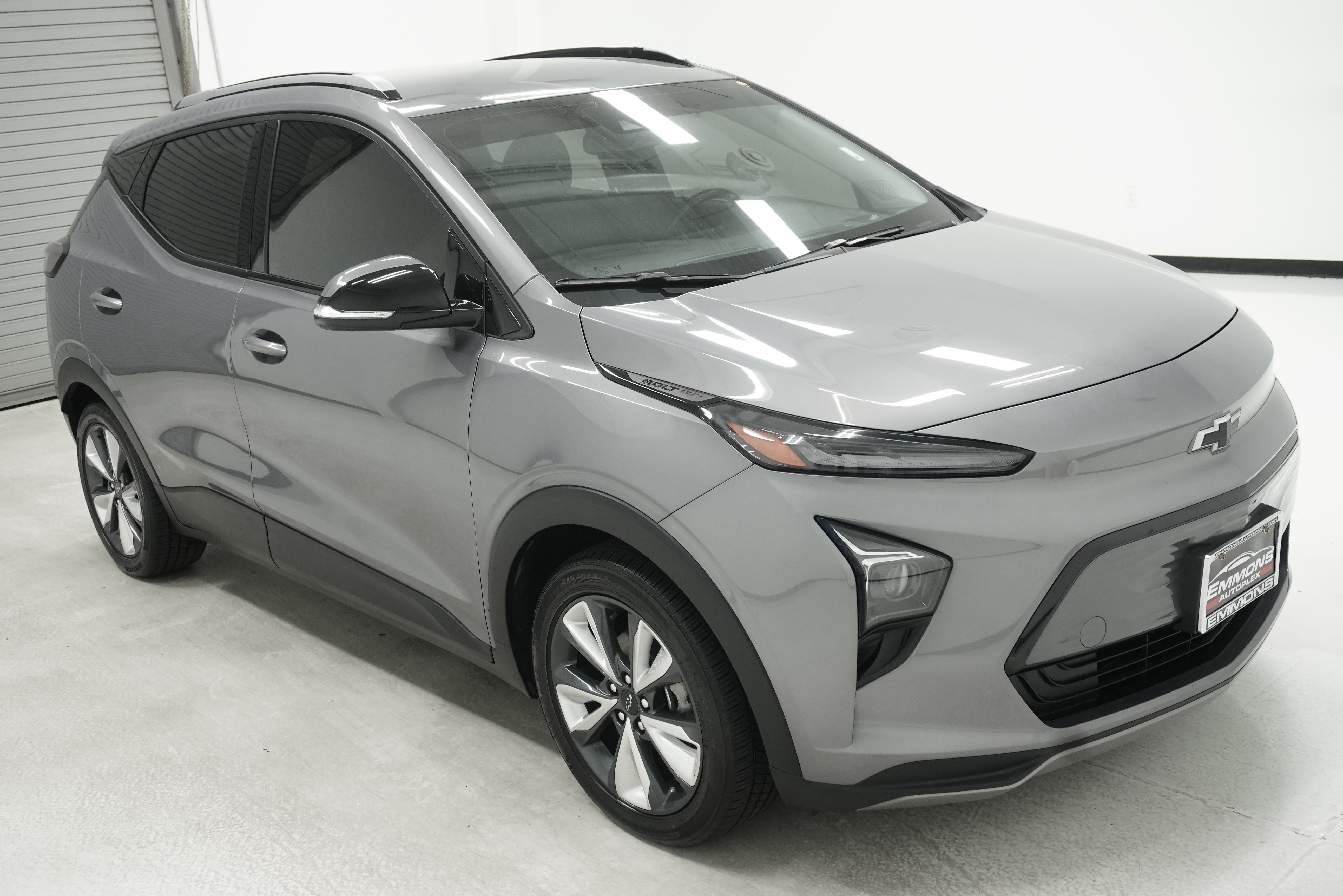 Used 2023 Chevrolet Bolt EUV LT w/ Convenience Package FWD image 3