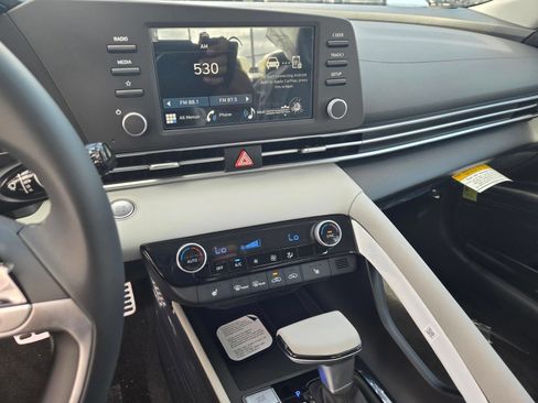 New 2026 Hyundai Elantra SEL Sport FWD image 18