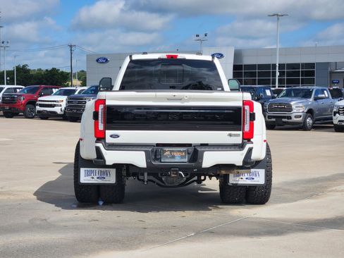 Certified 2025 Ford F450 Platinum w/ FX4 Off-Road Package AWD/4WD image 8