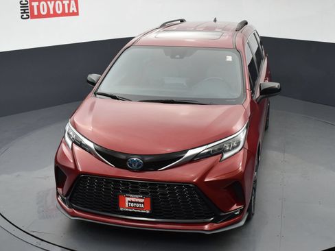 Used 2021 Toyota Sienna XSE FWD image 28