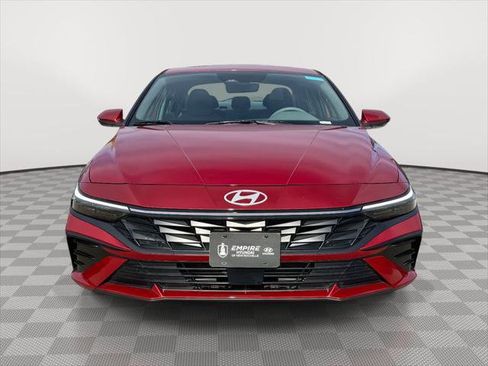 Certified 2025 Hyundai Elantra SEL image 2