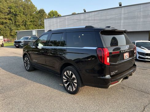 Used 2025 Ford Expedition Platinum w/ Driver's Package AWD/4WD image 7