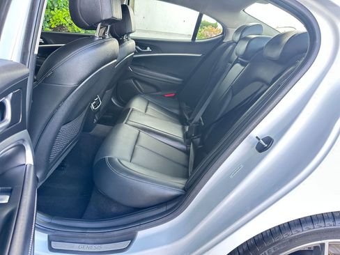 Used 2025 Genesis G70 2.5T image 37