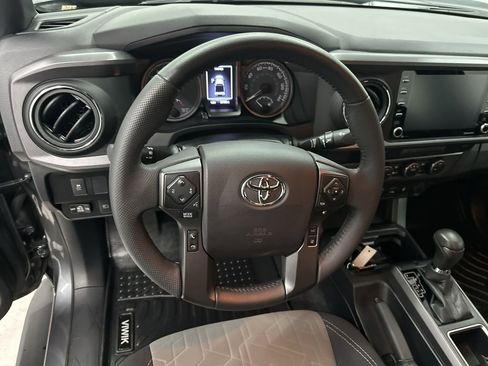 Used 2021 Toyota Tacoma TRD Sport image 11