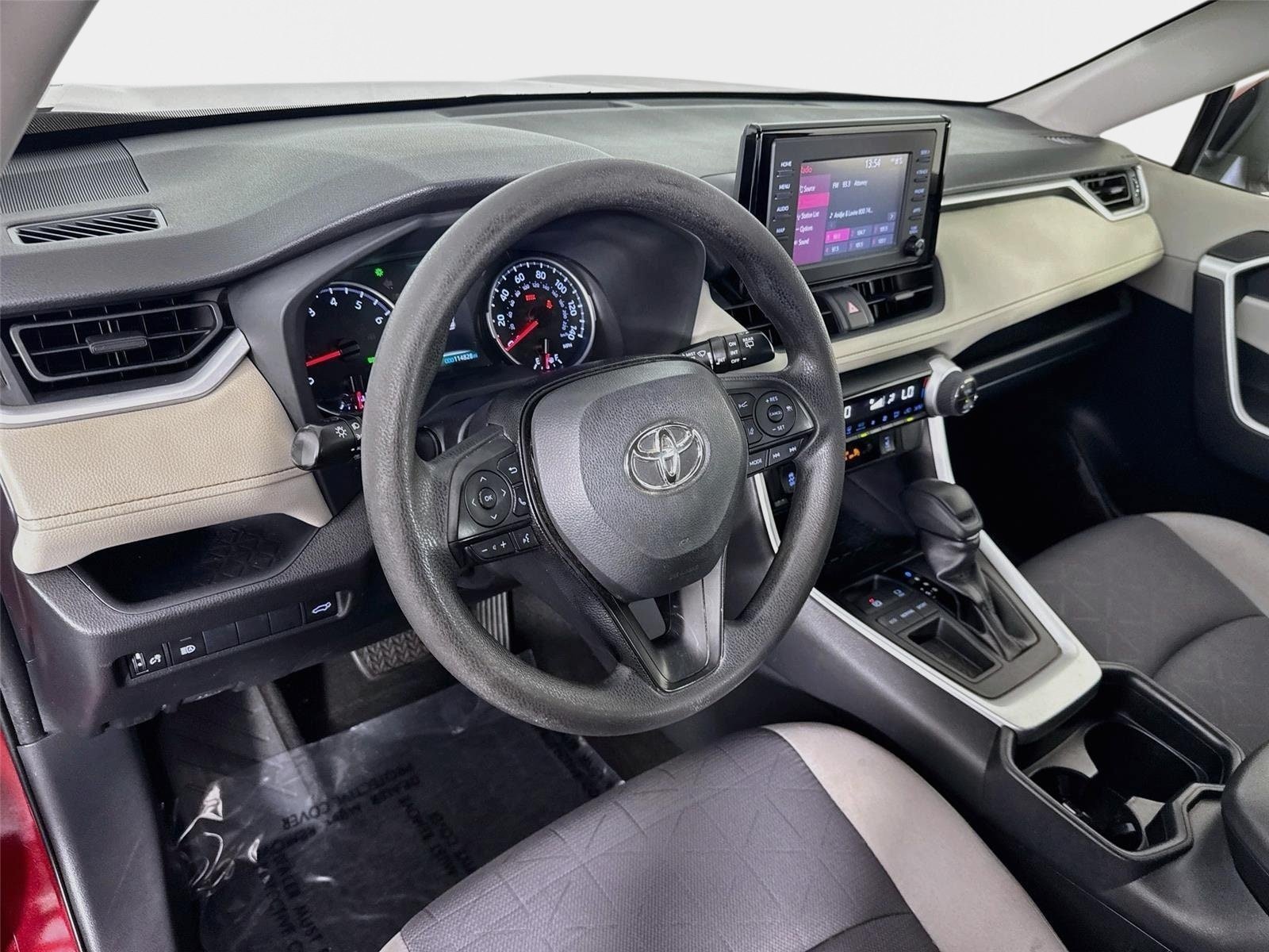 Used 2019 Toyota RAV4 XLE w/ Convenience Package FWD image 9