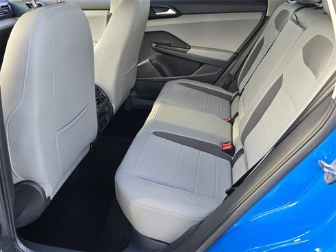 Used 2023 Volkswagen Taos SE w/ Panoramic Sunroof Package image 13