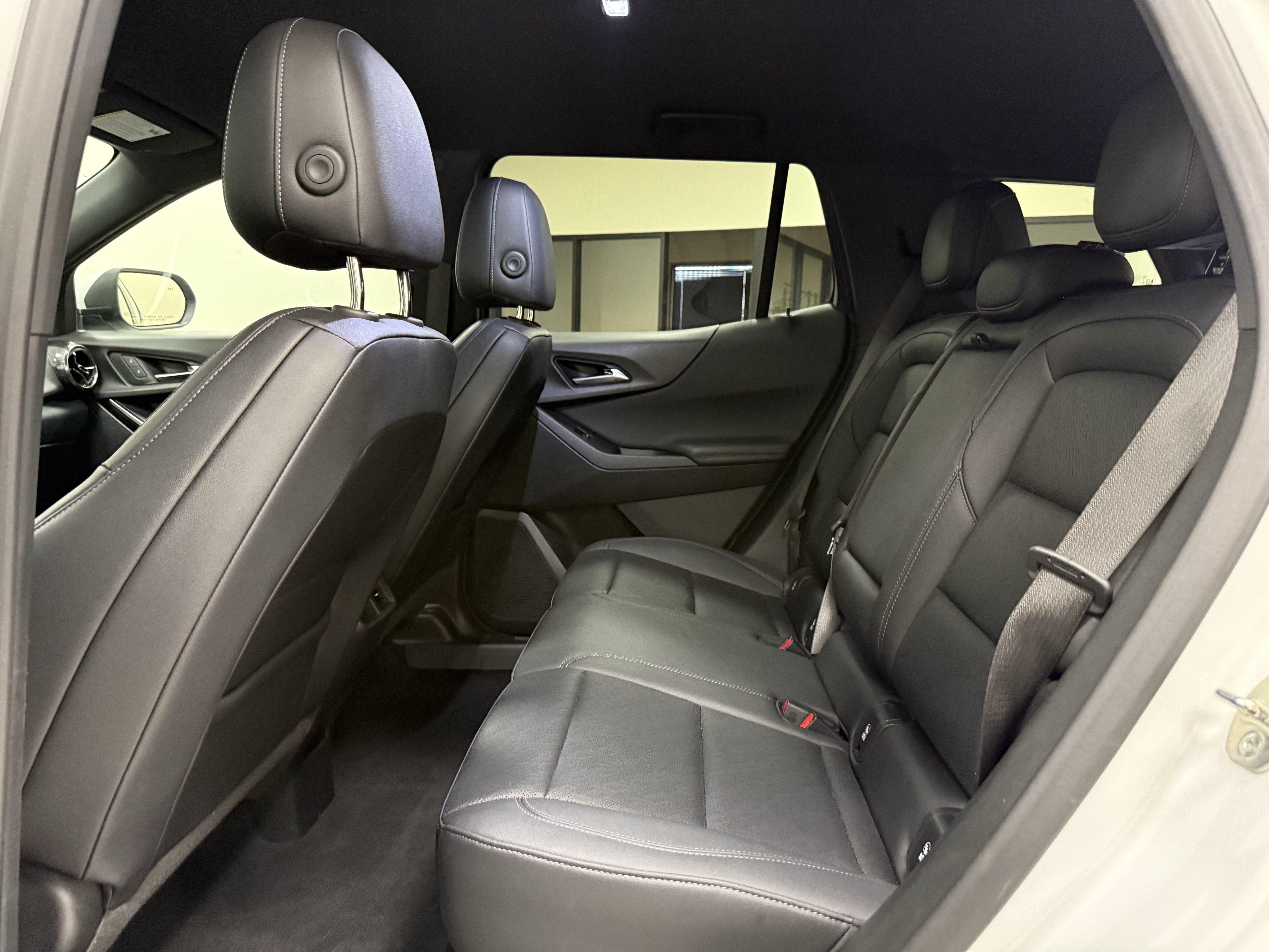 Used 2025 Chevrolet Equinox LT w/ Convenience Package II FWD image 14