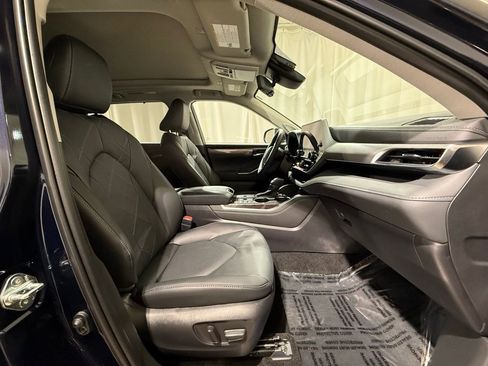 Certified 2025 Toyota Highlander Platinum image 24