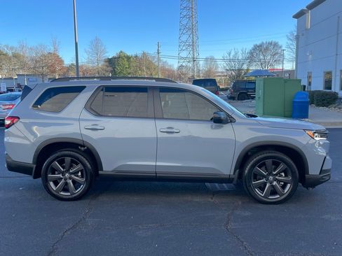 Certified 2025 Honda Pilot Sport image 7