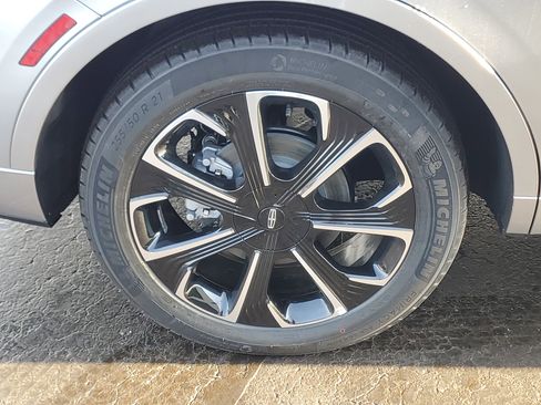 New 2026 Lincoln Nautilus Reserve image 5