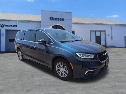 Certified 2025 Chrysler Pacifica Select