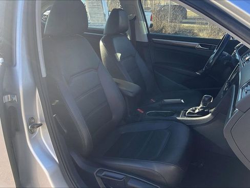 Used 2017 Volkswagen Passat 1.8T SE w/ SE Lighting Package image 7