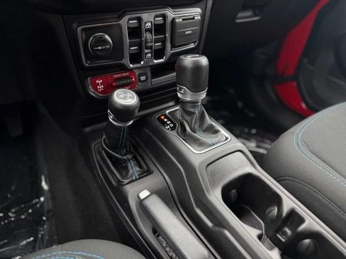Used 2021 Jeep Wrangler Unlimited Rubicon 4xe w/ Cold Weather Group AWD/4WD image 25