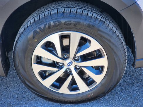 Used 2025 Subaru Outback Premium image 4