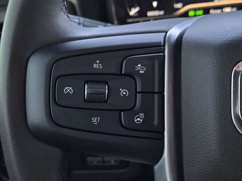 Used 2023 GMC Yukon XL SLT w/ SLT Luxury Package image 10