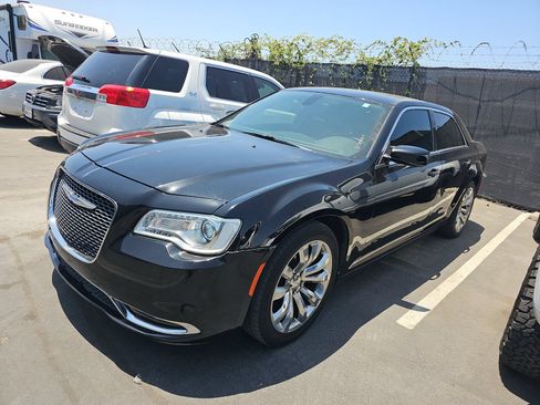 Used 2018 Chrysler 300 Touring L RWD image 2