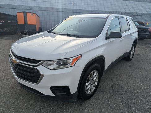 Used 2021 Chevrolet Traverse LS AWD/4WD image 3