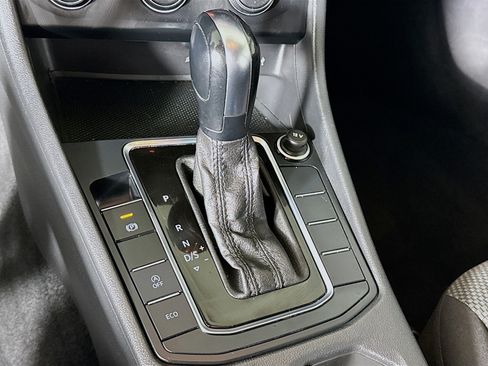 Used 2019 Volkswagen Jetta R-Line FWD image 19